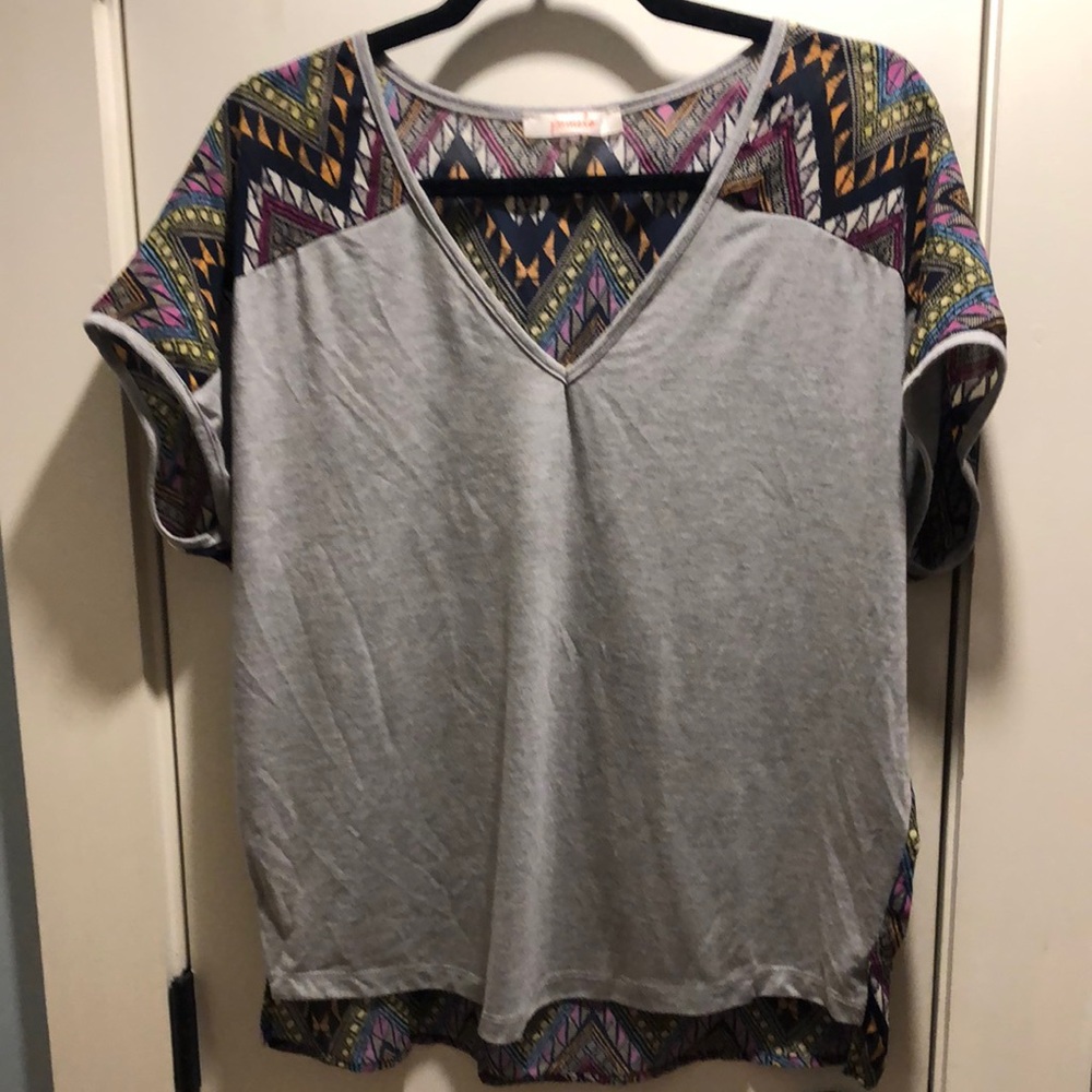 Pomelo Gray/Patterned Top. Size M